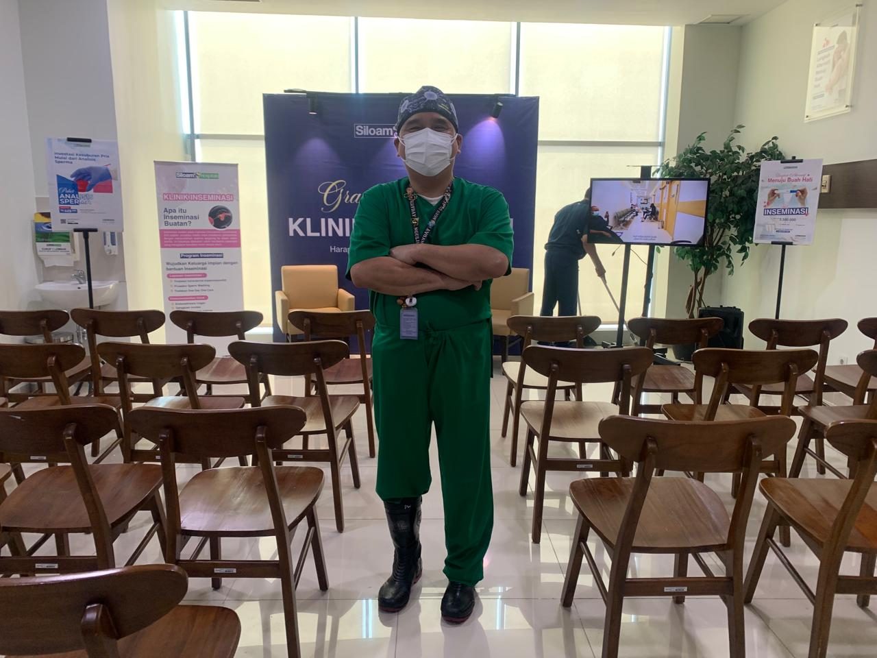 dr. Danny Wiguna, Sp.OG pada hari peresmian Klinik Inseminasi