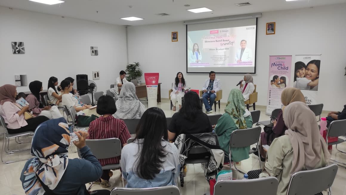 Talkshow DermaTalk Siloam Mom & Child
